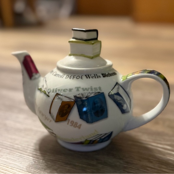 Novel-Tea Paul Cardew Teapot Creamer Sugar Books Shakespeare Mystery